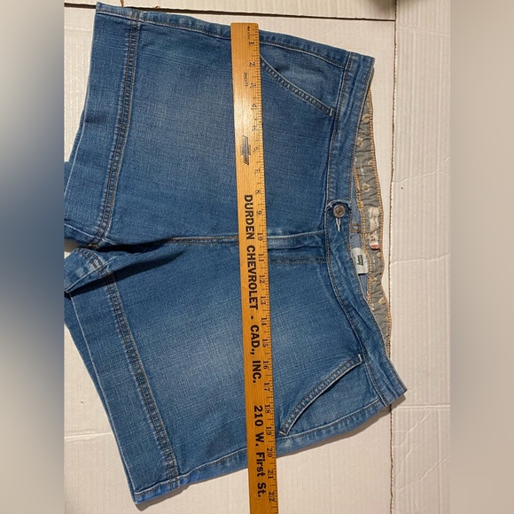 Levi’s size 14 women’s 545 stretch blue denim shorts - Picture 4 of 10